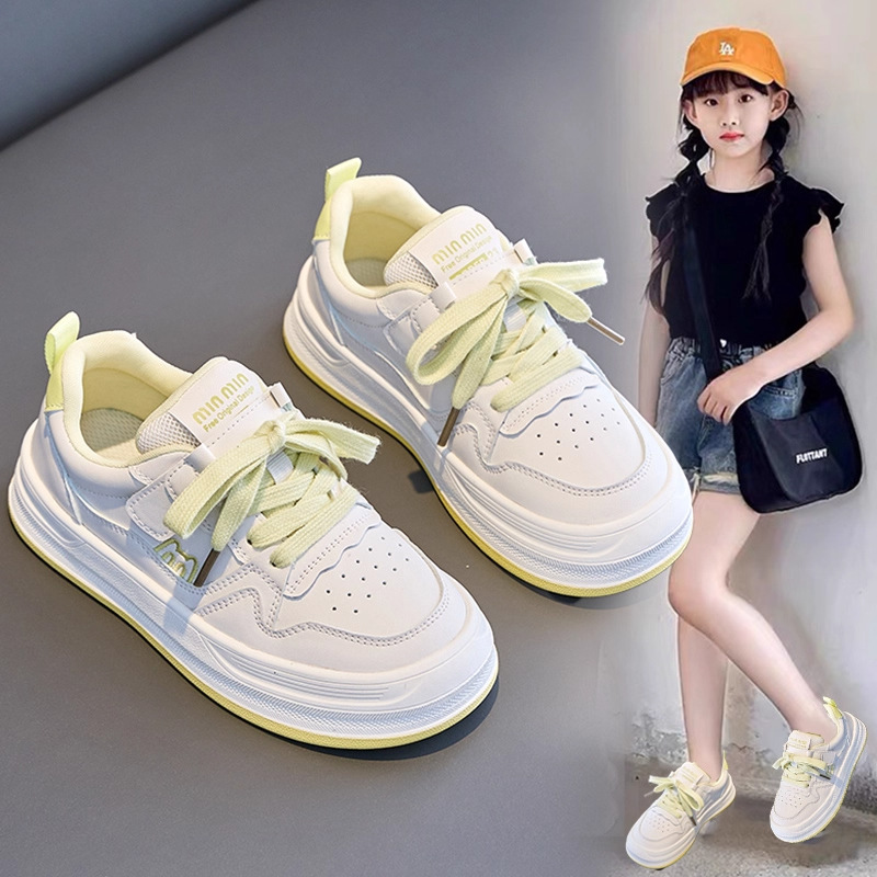 Zapatos deportivos de niñas de otoño 2025 nuevos zapatos blancos de estudiantes zapatos casuales para niños de moda zapatos de skate