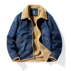 冬の新型デニムジャケットの男性は襟をひっくり返して、デニムの綿の服を厚くします。