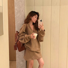 2025秋季新款 宽松时尚简约百搭坑条纹路V领卫衣+半身短裙套装女