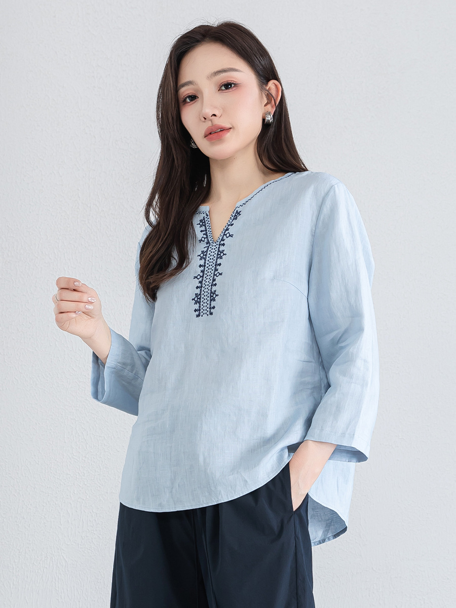 Áo sơ mi nữ linen cổ V thêu hoa tay lỡ rộng — Lời bài hát: Seventeen Sleeves