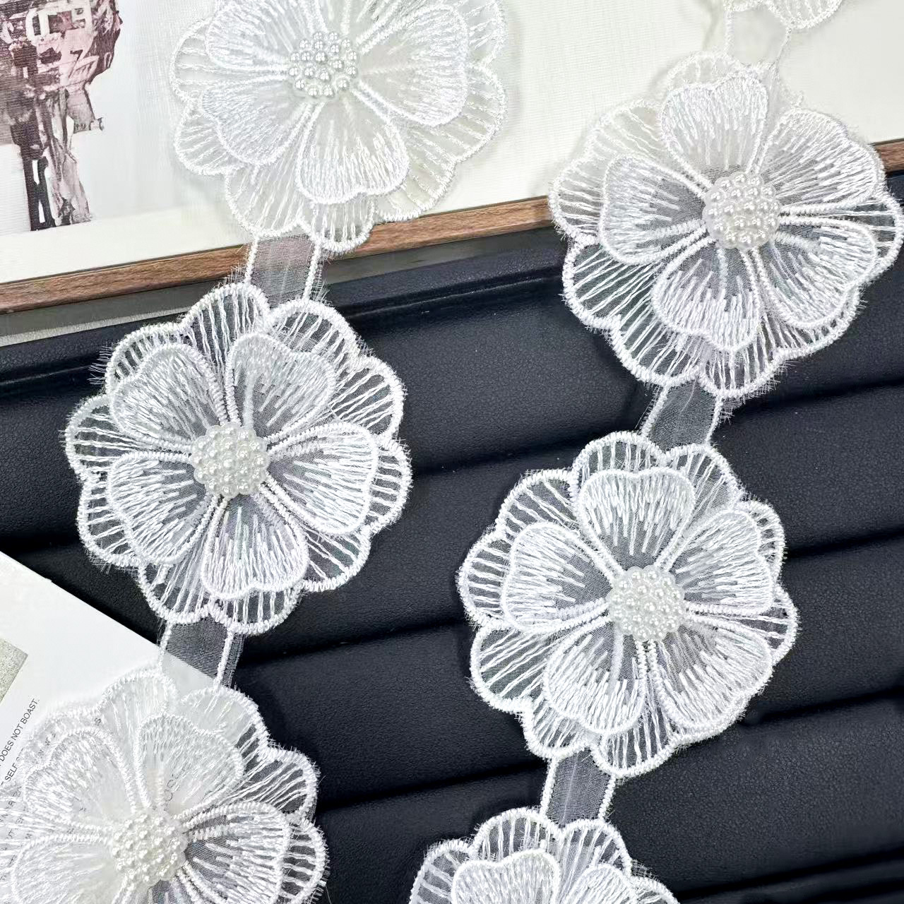 Blanco soluble en agua encaje código de barras doble capa flor tridimensional bordado accesorios de ropa hecha a mano perlas decoración DIY image 4