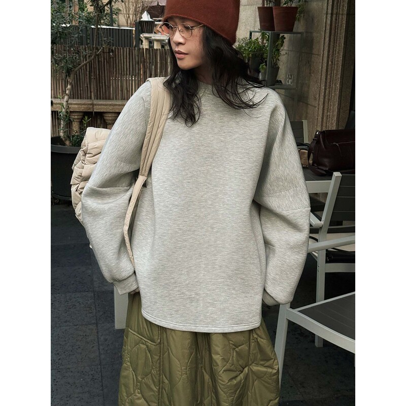 Louvre's New Japanese-Style Casual Relaxed Round-Neck Lightweight Air-Layer Sweatshirt, Skin-Friendly Slimming Top for Women