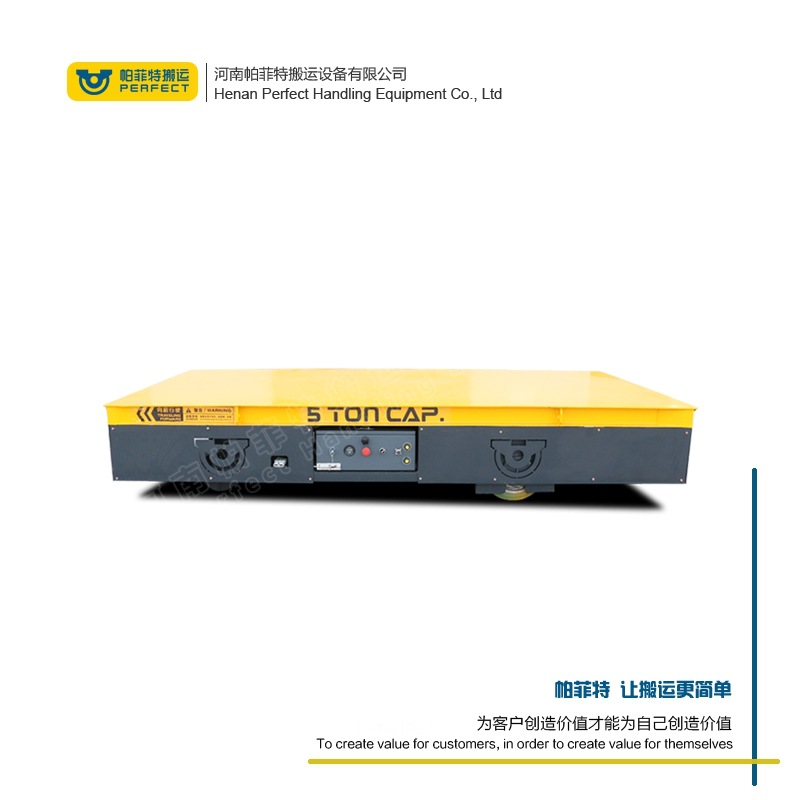 在S形轨道和弧形轨道上搬运货物的低压电动平车