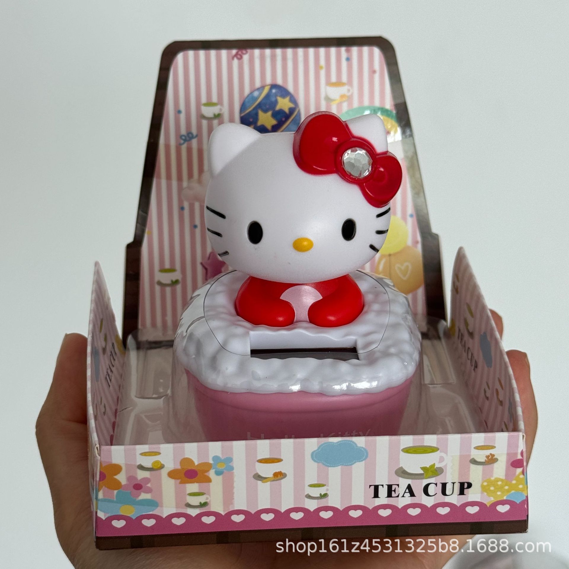 New creative and cute solar-powered car interior decoration, car dashboard shaking head ornament, anime style
