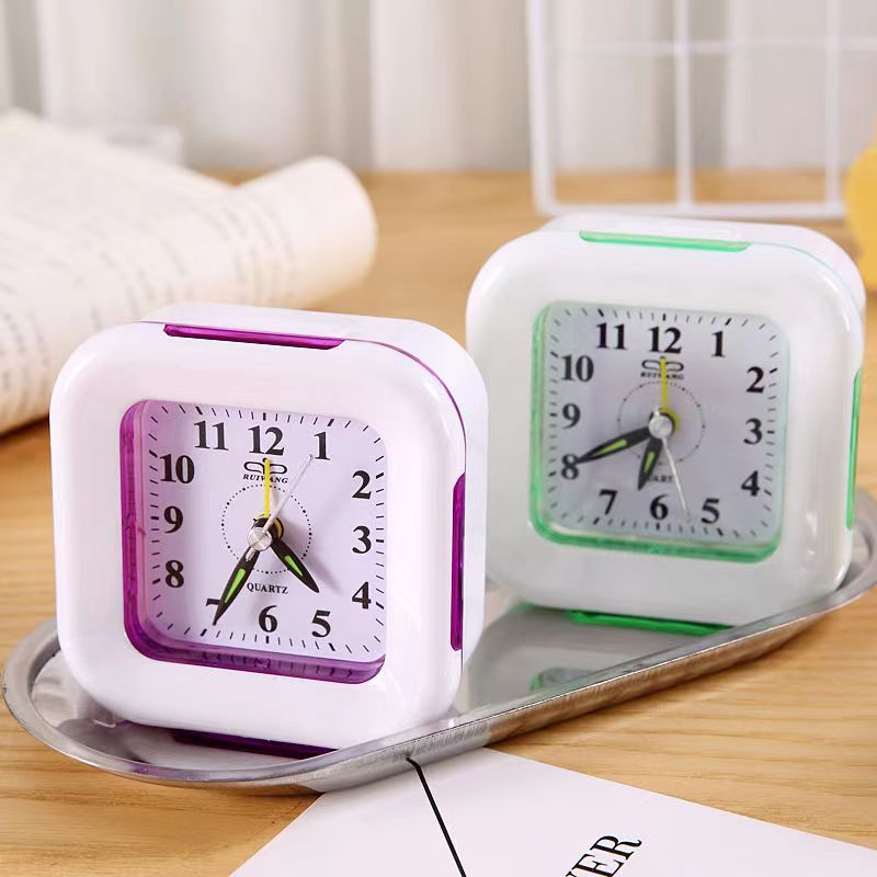 Fábrica directa de moda simple despertador de plástico cuadrado pequeño dormitorio cabecera silenciosa despertador de plástico reloj digital