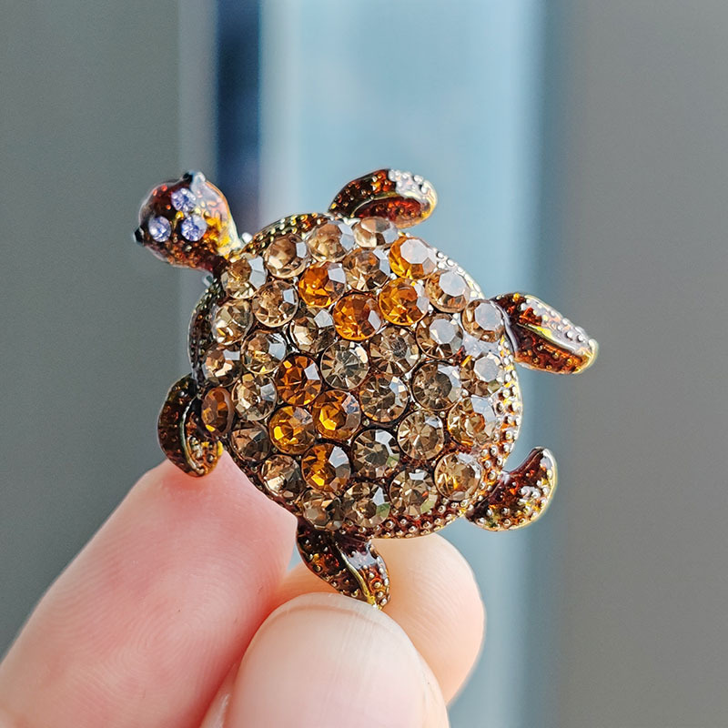 16g Weight Rhinestones Inlay Material Brooches Classification Holiday, Daily Occasion Alloy Material Tortoise Pattern Unisex Gender Inlay Design Simple Style, Classic Style Style Simple Style Classic Style Pin Tortoise Alloy Inlay Rhinestones Unisex Brooches 无