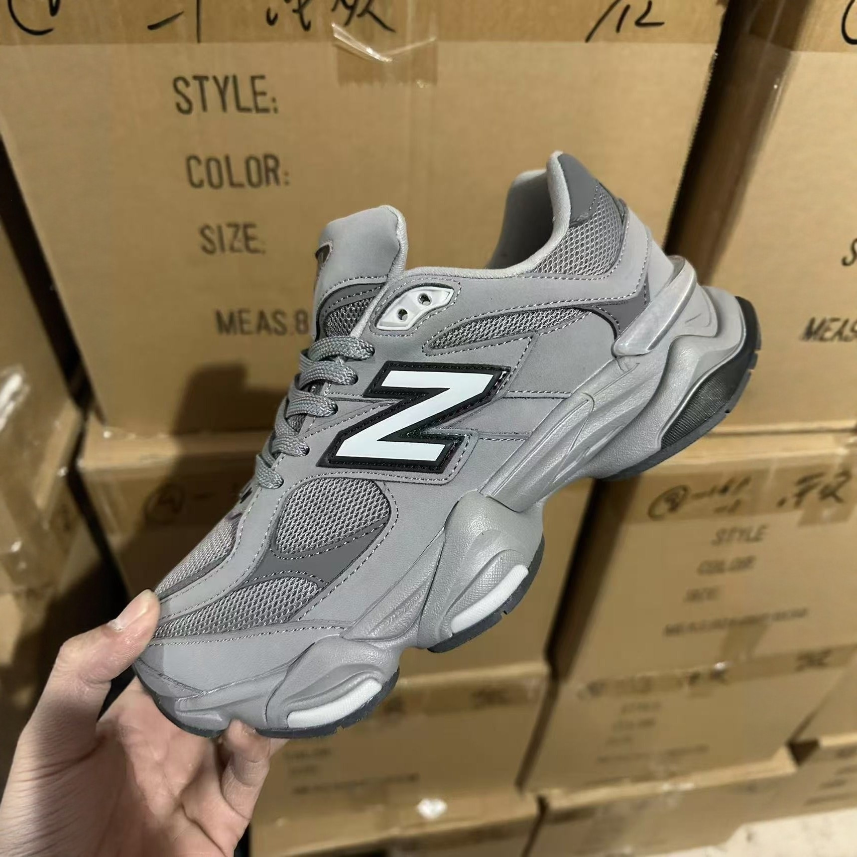 Original Brand New N9060 Retro Running Shoes for Men and Women, Original Gray Dad Shoes, Breathable Sports Shoes, Casual Shoes