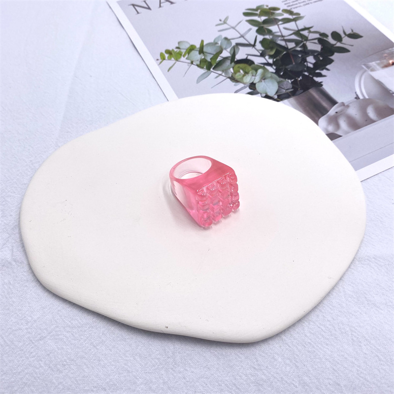 Yunzi nueva resina ins Internet celebridad transfronteriza Plaza Pequeño anillo a cuadros para las mujeres