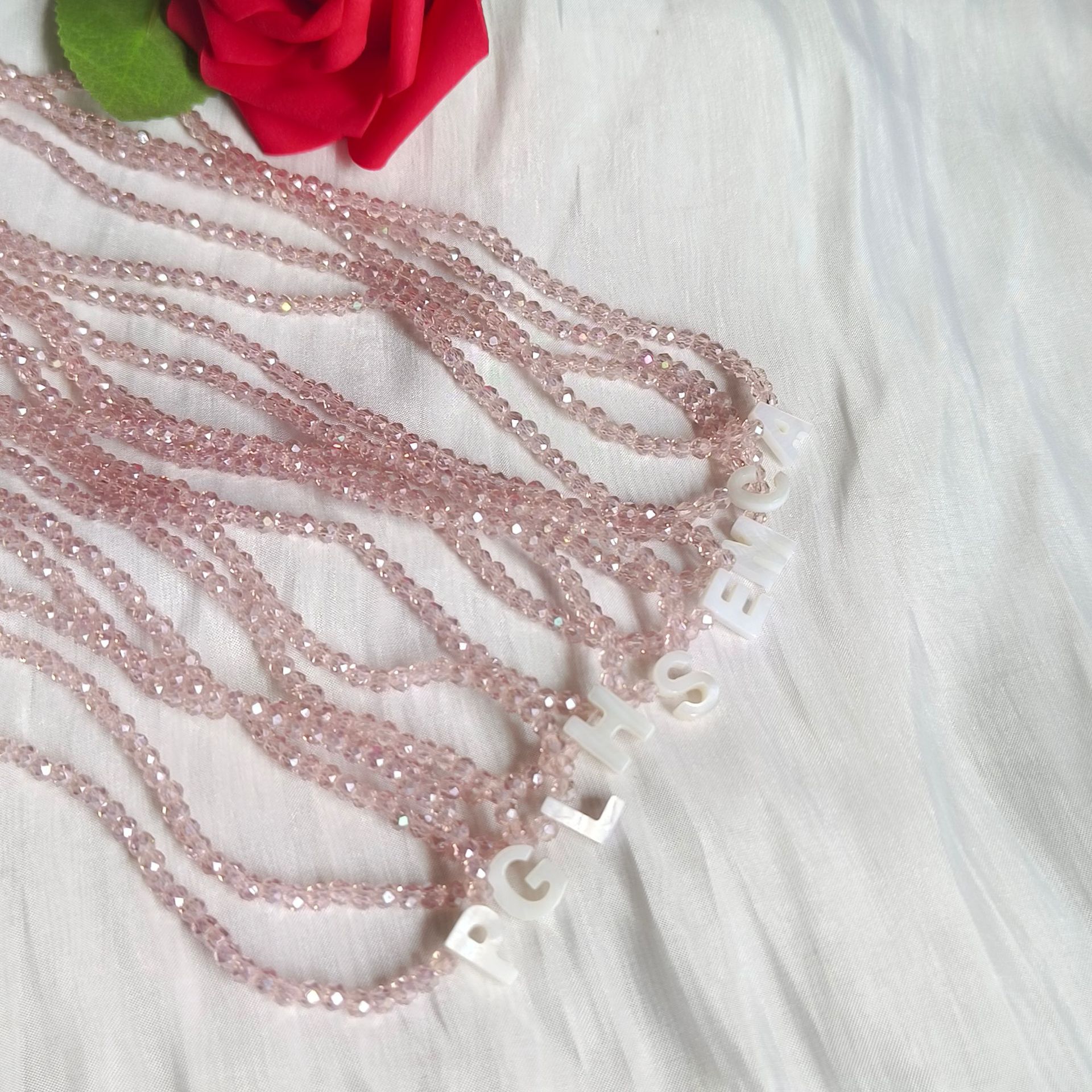 European and American new high-grade pink crystal letter pendant women's necklace simple freshwater shell letter pendant clavicle chain women