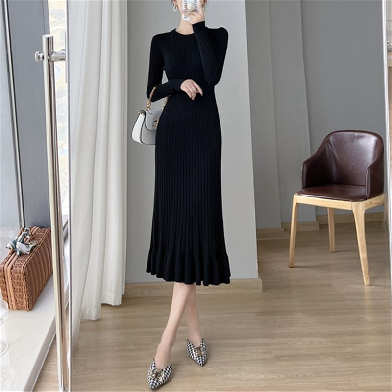 Herbst Fischschwanz Strickkleid Damen, mittellang über dem Knie, Basislage und schmale Passform, gepaart mit einem Pelzmantel für_voghion.com