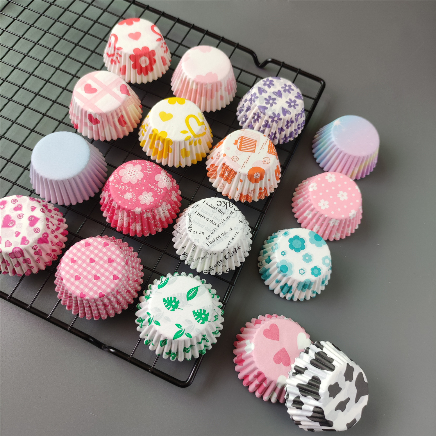 100 pcs / caja Xue Mei Niang soporte de papel para pastel medio soporte de papel para hornear tazas de papel muffin relleno soporte de papel a prueba de aceite