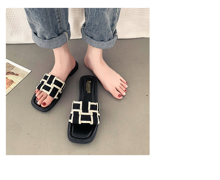 French luxury flat sandals for women to wear in summer, Xiaoxiang Feng 2023, new influencer going out to the beach, flip flops_voghion.com