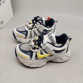 童运动鞋;童凉鞋;童板鞋