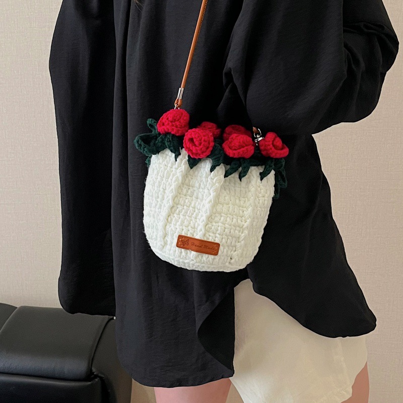 Bolso de cubo de diseño de nicho 2025 nuevo mini bolso femenino ramo de rosas bolso de hombro bolso de mensajero de punto de lana marea