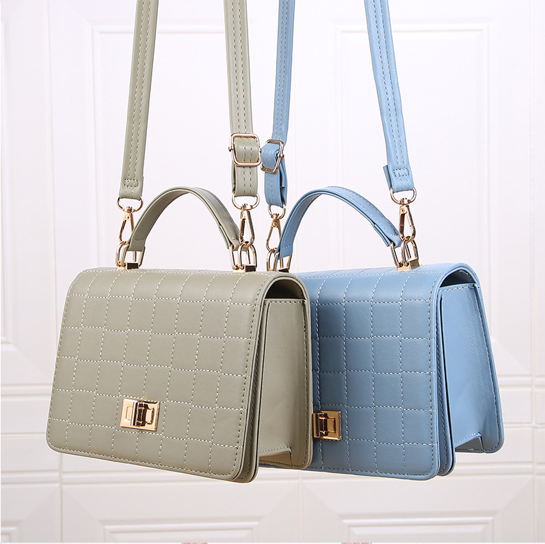 Women's Medium Pu Leather Solid Color Classic Style Square Zipper Shoulder Bag display picture 3