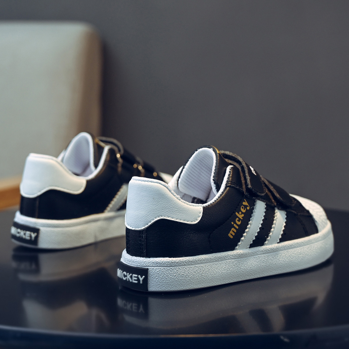 Shell Head per bambini 2023 Primavera/Estate Nuovi ragazzi e ragazze Velcro Suola morbida Piccola tavola sportiva coreana traspirante bianca_voghion.com