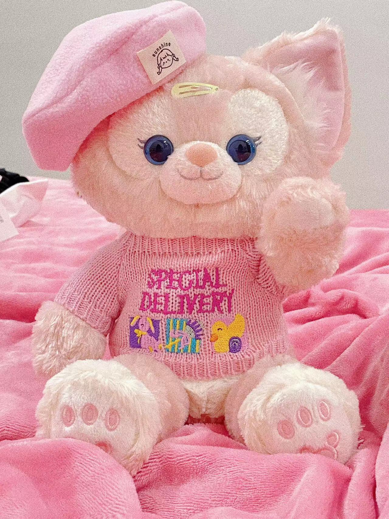 핑크색 둥근 모자 + 자수 오리 스웨터