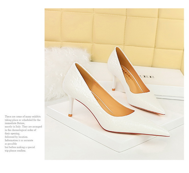Stone patent leather women's high heels with pointed points_voghion.com