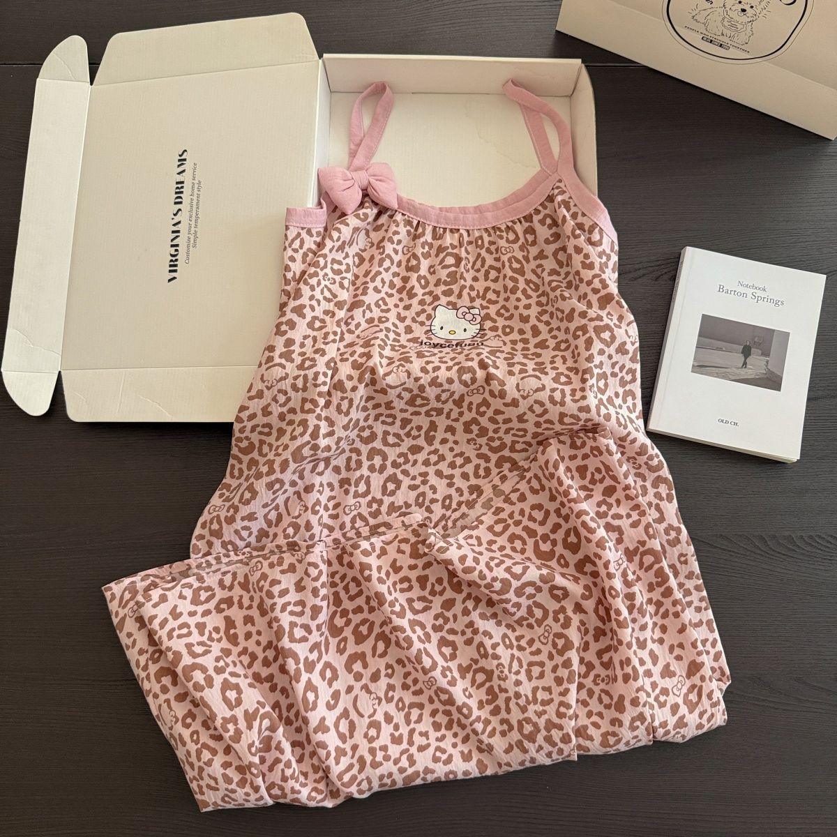 Al por mayor transfronterizo verano HelloKitty polvo leopardo nubes pijamas de algodón mujer lindos dibujos animados caseros pijamas