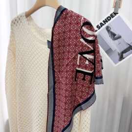 新款时尚黑色/红色春秋真丝羊毛飘带手工卷边菱形巾女小领巾通勤