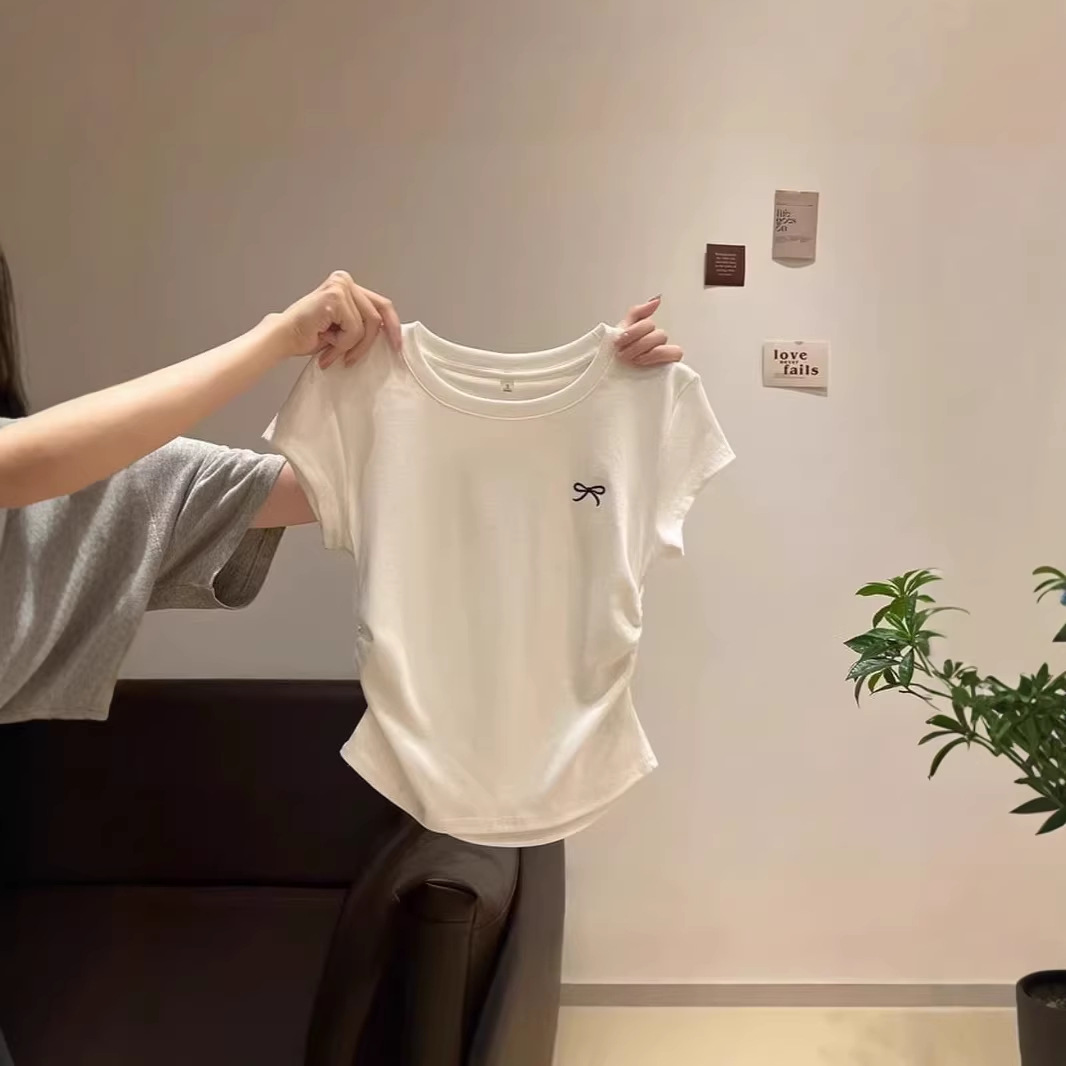 Áo thun nữ cổ tròn tay ngắn thêu nếp gấp eo — Xám hoa chi tiết 2