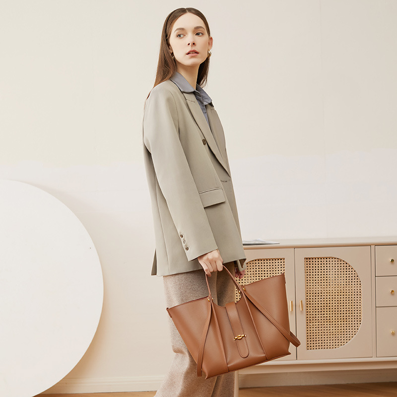 2023 New Hot Selling Cowhide Large Capacity Tote Bag Premium Women's Bag Small Design Cowhide Commuter Bag_voghion.com