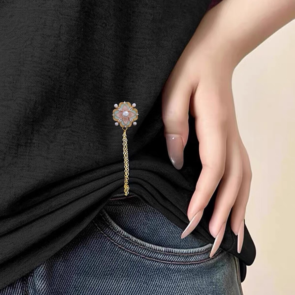 New Chinese-style floral pearl chain brooch for women with magnetic clasp, anti-drag clothing accessory pin