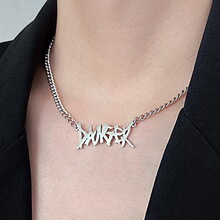 ����Ă��Ը���ʽ�G����ĸ����Σ�U�߽����������Ů�����Ʒ