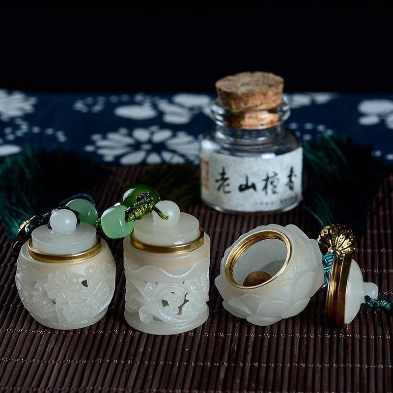 Luminous hollow sachet mobile phone chain Green sandalwood wishing rabbit sachet bag pendant vintage sandalwood jewelry men and women pendant