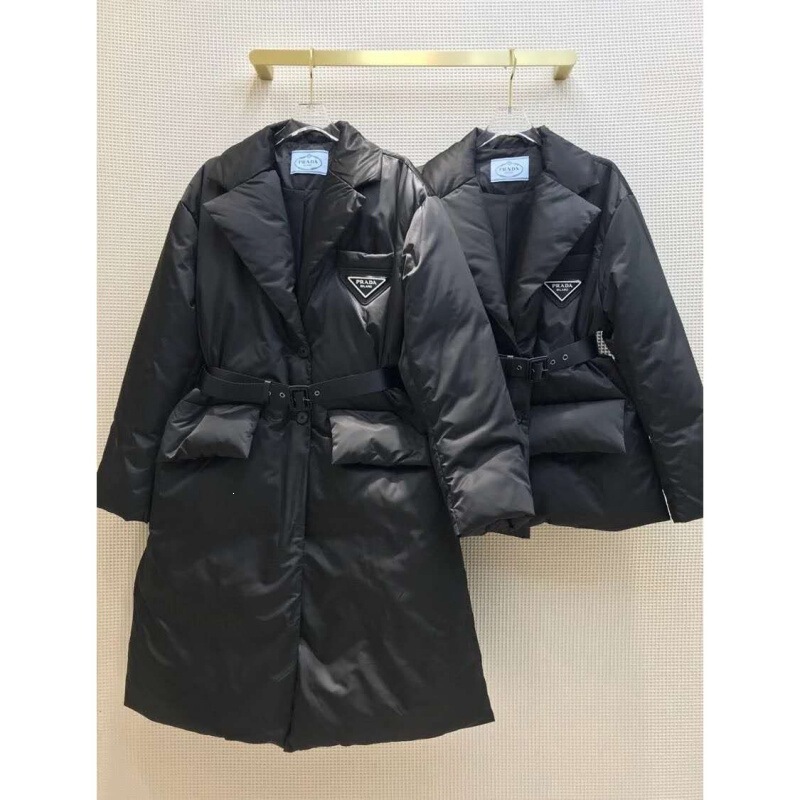 P Brand 26 Autumn/Winter New Classic Nylon Jacket with Triangle Logo, Large Pockets, Suit Collar, Adjustable Belt, Versatile Cotton Coat P Brand 26 Autumn/Winter New Classic Nylon Jacket with Triangle Logo, Large Pockets, Suit Collar, Adjustable Belt, Versatile Cotton Coat