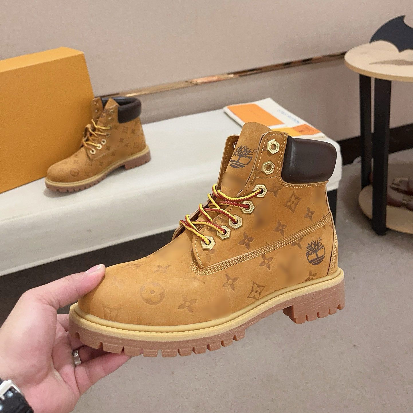 High-End New Couple Fashion Waterproof Warm Yellow Boots Men and Women High-Top Work Boots British Style Genuine Leather Martin Boots