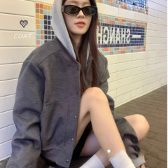 灰色短款棒球服外套女装秋季2025新款休闲设计感宽松时尚百搭上衣