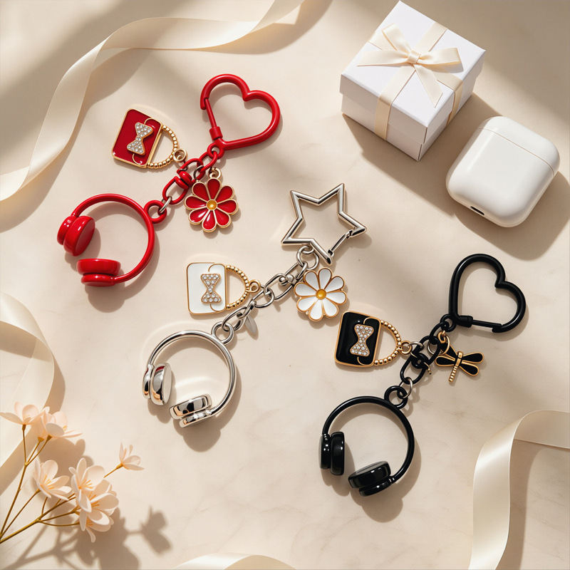 Nostalgic simulated headphone pendant, unique-shaped buckle daisy bow keychain, mobile phone and backpack key accessory Nostalgic simulated headphone pendant, unique-shaped buckle daisy bow keychain, mobile phone and backpack key accessory