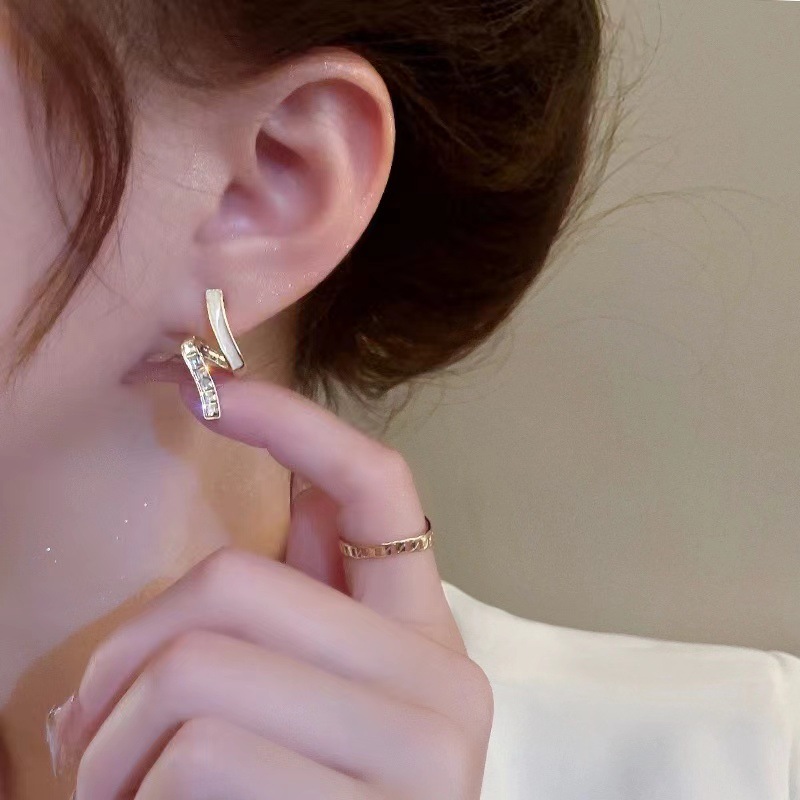 Elegant small design geometric earrings