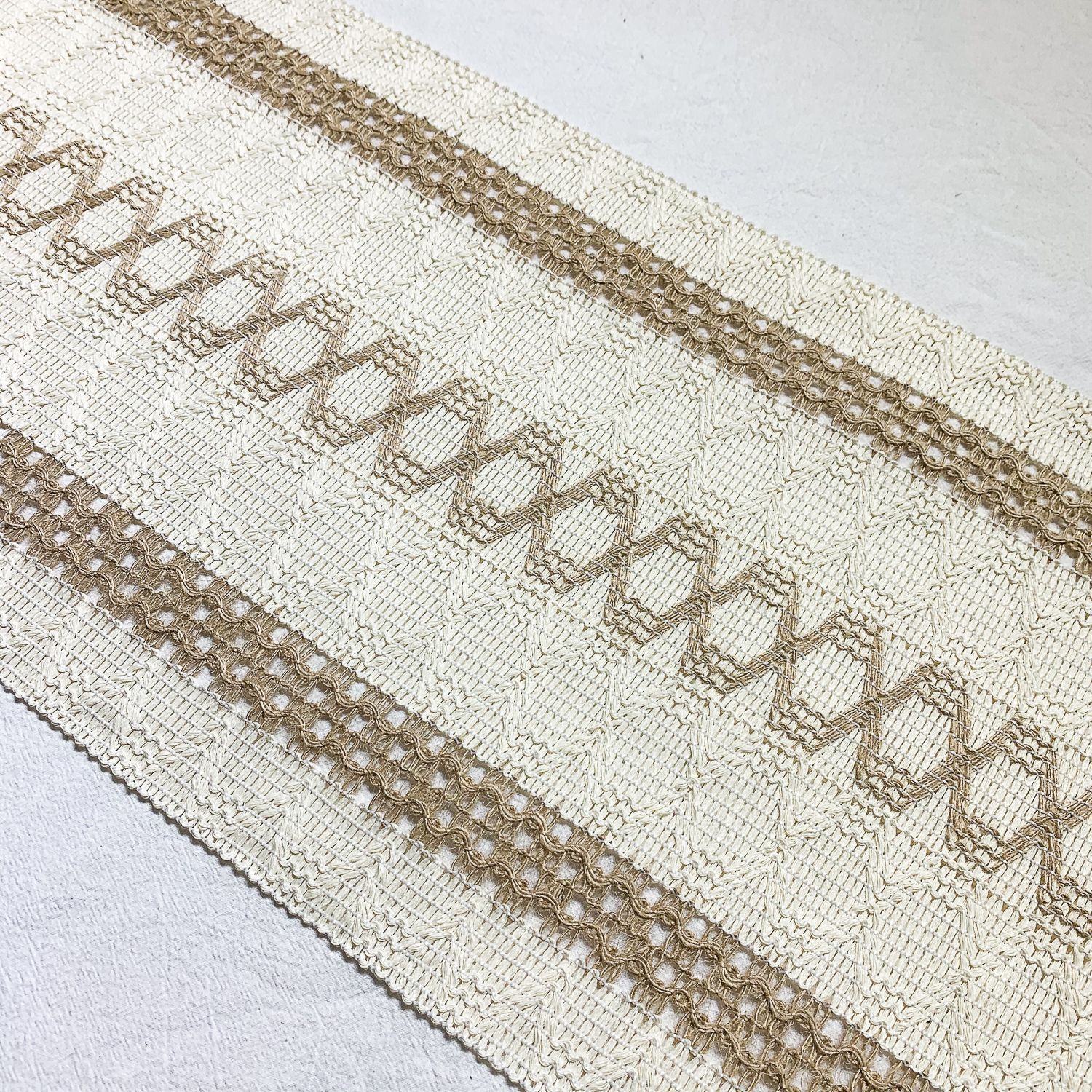 중간 육각형 양쪽에 MX13 노란색 줄무늬