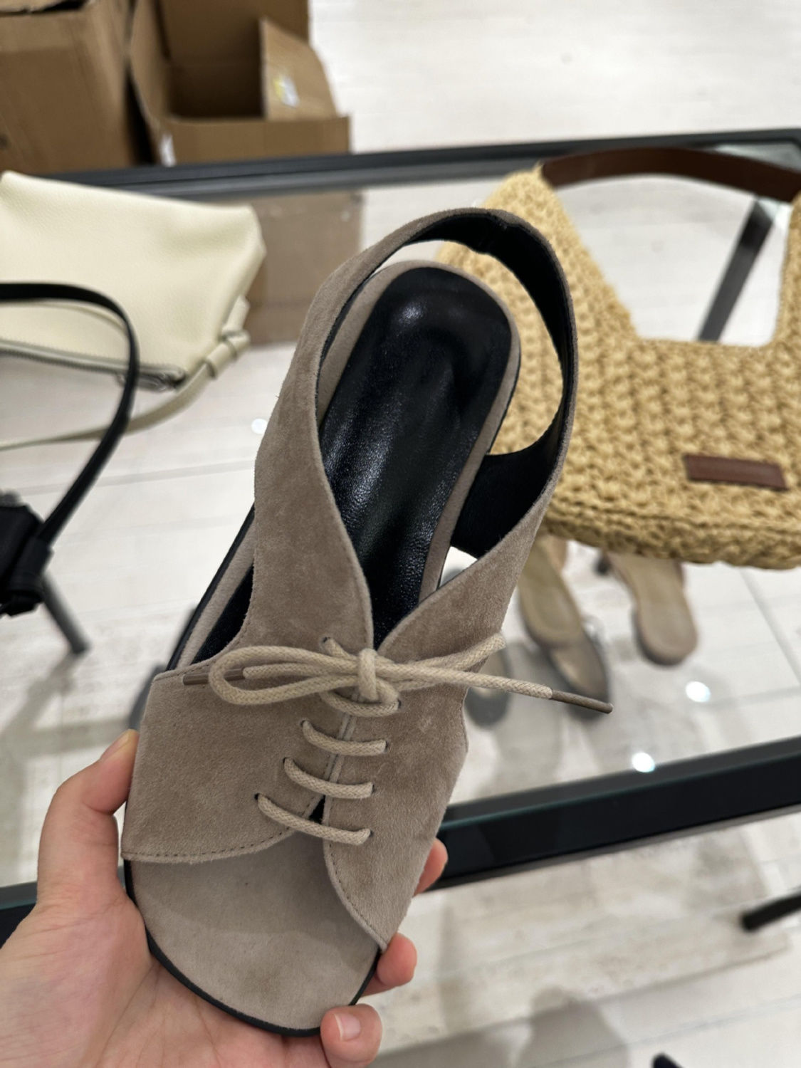 Fashionable sandals open toe with shoelaces