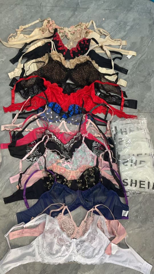 Inventario de cauda de bajo precio miscelánea de comercio exterior de tamaño grande ropa interior sexy encaje bordado taza delgada sin cojín sostén