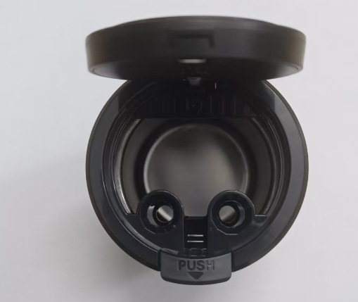Manufacturer Wholesale Multifunctional Portable Alloy Interior Car Ashtray with One-Touch Lid Opening for Home and Car Use
