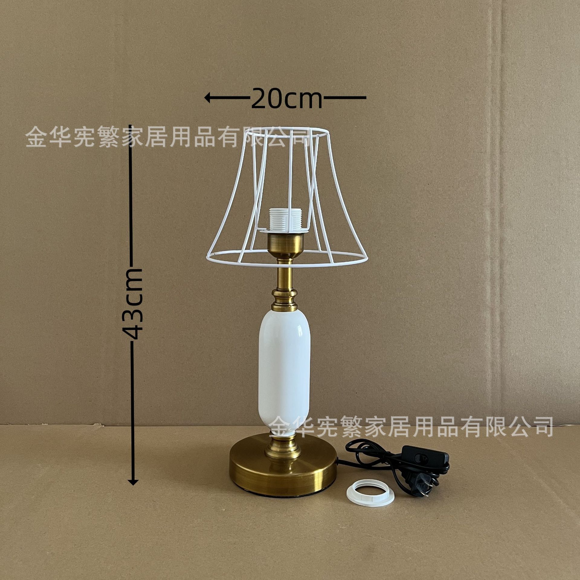 El pequeño libro rojo de estilo europeo retro recomienda la combinación de marco de hierro con base de melón de invierno de metal con botón de alambre de bricolaje para abrir