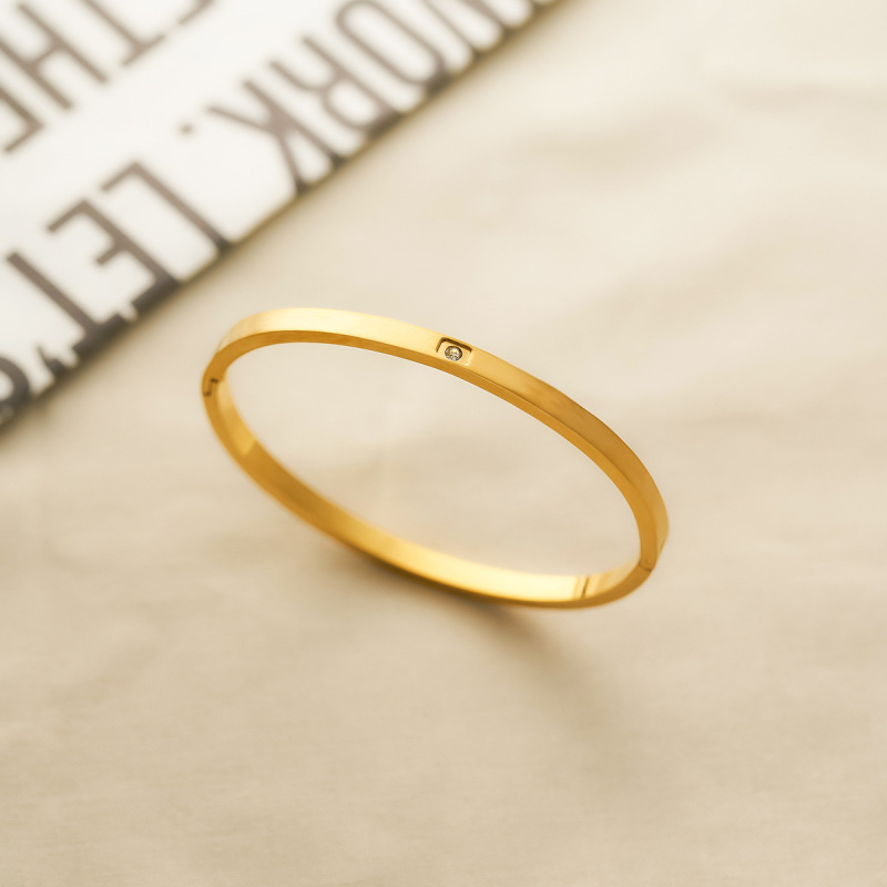 Europe and the United States cross-border single diamond bracelet 18k gold-plated opening 4MM narrow version design light luxury high-end minority does not fade Europe and the United States cross-border single diamond bracelet 18k gold-plated opening 4MM narrow version design light luxury high-end minority does not fade
