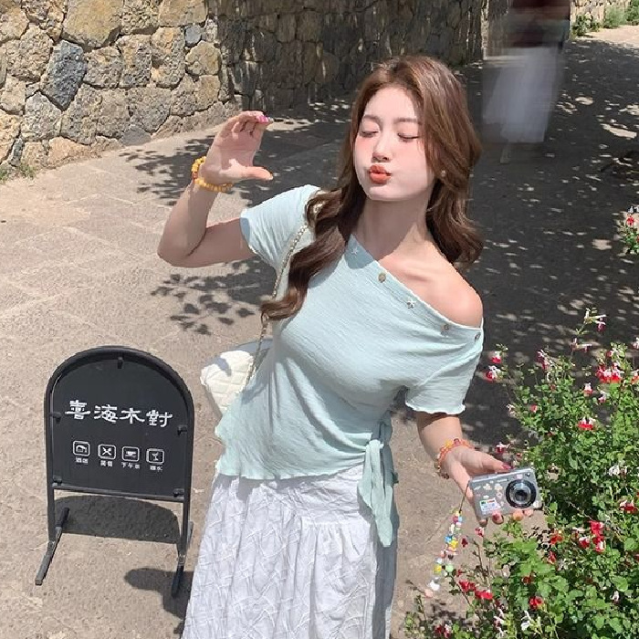 Korean Green Off-Shoulder Short-Sleeved T-Shirt for Women 2025 Summer Asymmetrical Hem Lemon Sea Salt Wear Slanted Shoulder Top