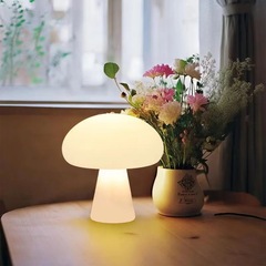 Ins中古デンマーククリーム風キノコ電気スタンド充電リビングルーム