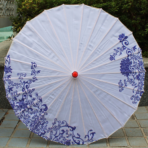 Blue and White Porcelain Decorated Ceiling Ancient Style Processional Umbrella Prop Wedding Decoration Fashion Show Chinese Style Printed Oil Paper Umbrella Wholesale