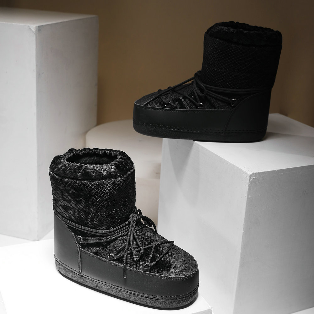 Botas espaciales 2025 transfronterizas de gran tamaño para invierno, botas de esquí tipo luna, elección de influencers, botas de nieve de felpa gruesa a media pantorrilla.