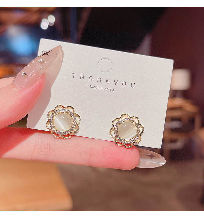 Simple Style Sun Copper Zircon Ear Studs 1 Pair