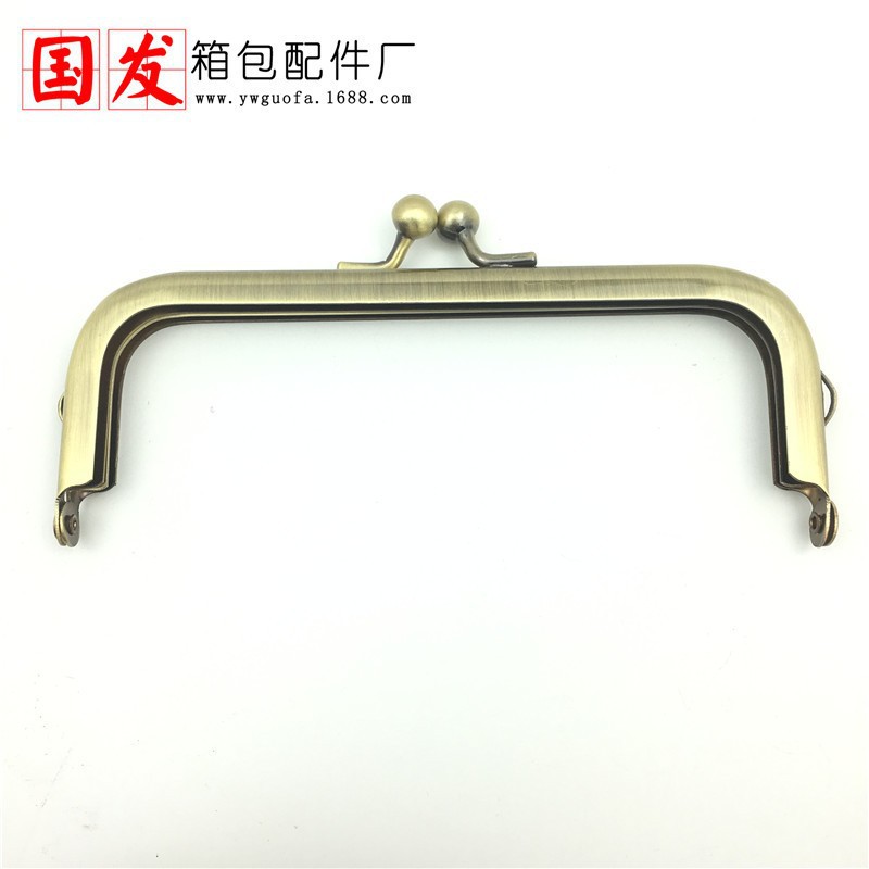 No en stock: 15 * 5.5cm cuadrado gran pozo de pozo suave sin agujeros 9.5 máquina de perforación de oro orejas diagonales