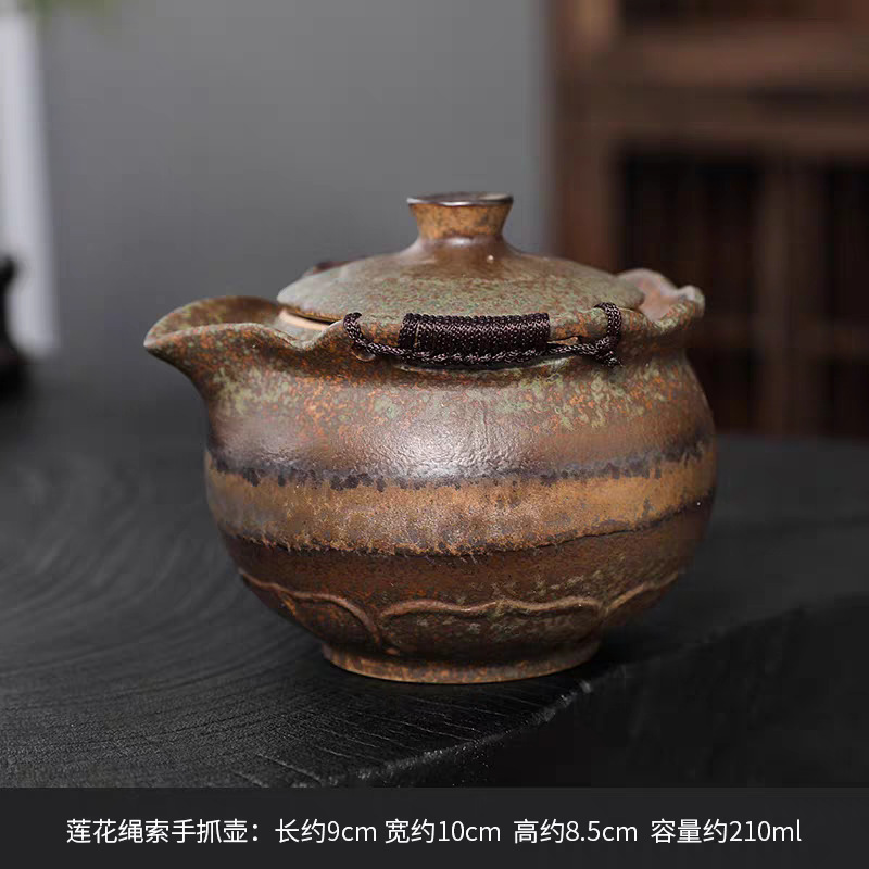 Lotus Hand Grab Pot (en inglés)
