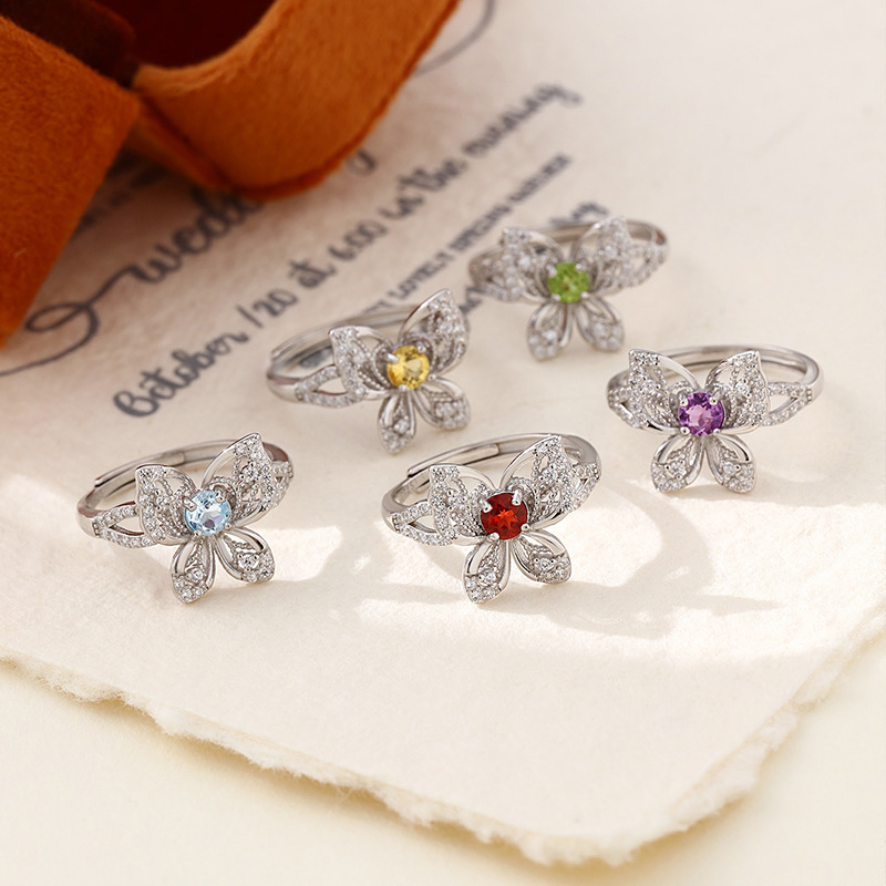 Transmisión en vivo de alta calidad tesoro de color estilo caliente s925 con incrustaciones de plata de ley anillo de mariposa de cristal natural moda femenina todo fósforo temperamento joyería