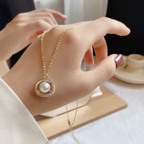 Japanese and Korean geometric pearl-studded diamond-hollow pendant necklace, women's Instagram-style fashionable personalized retro Baroque-style clavicle chain