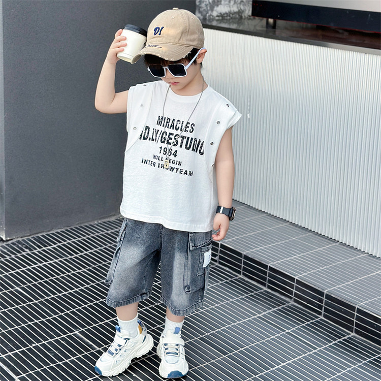 8105 Traje sin mangas de verano para niños 2025 verano nuevo estilo para niños estilo coreano pantalones cortos de mezclilla guapos ropa coreana